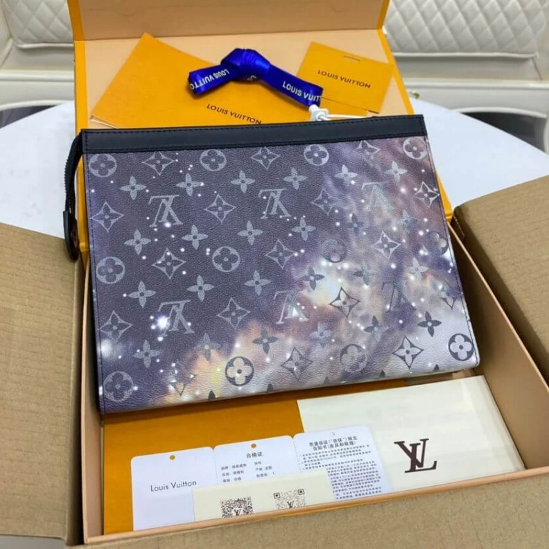 Mythick.ru Cowhide l Louis Vuitton Monogram Galaxy Canvas Pochette Voyage MM