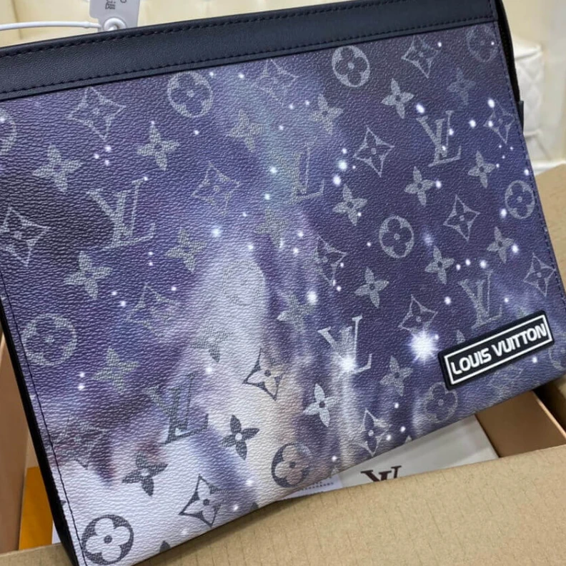 Mythick.ru Cowhide l Louis Vuitton Monogram Galaxy Canvas Pochette Voyage MM