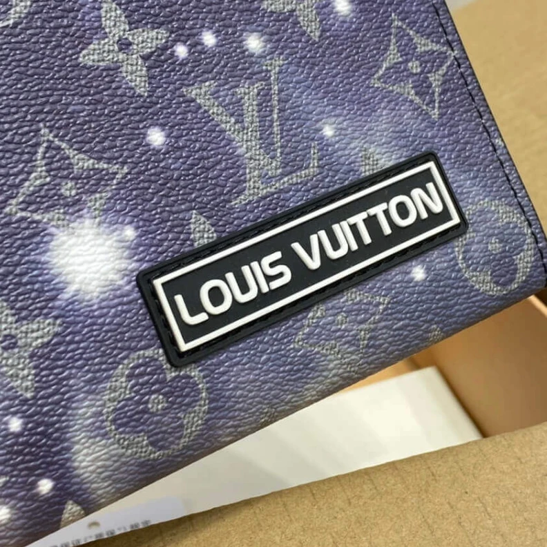 Mythick.ru Cowhide l Louis Vuitton Monogram Galaxy Canvas Pochette Voyage MM