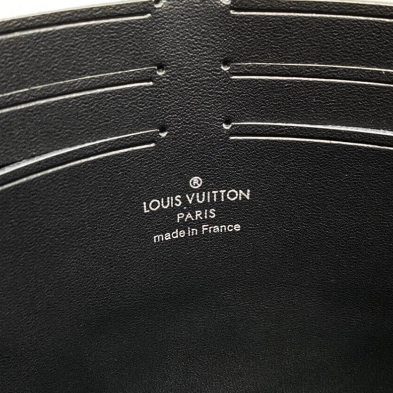 Mythick.ru Cowhide l Louis Vuitton Monogram Galaxy Canvas Pochette Voyage MM
