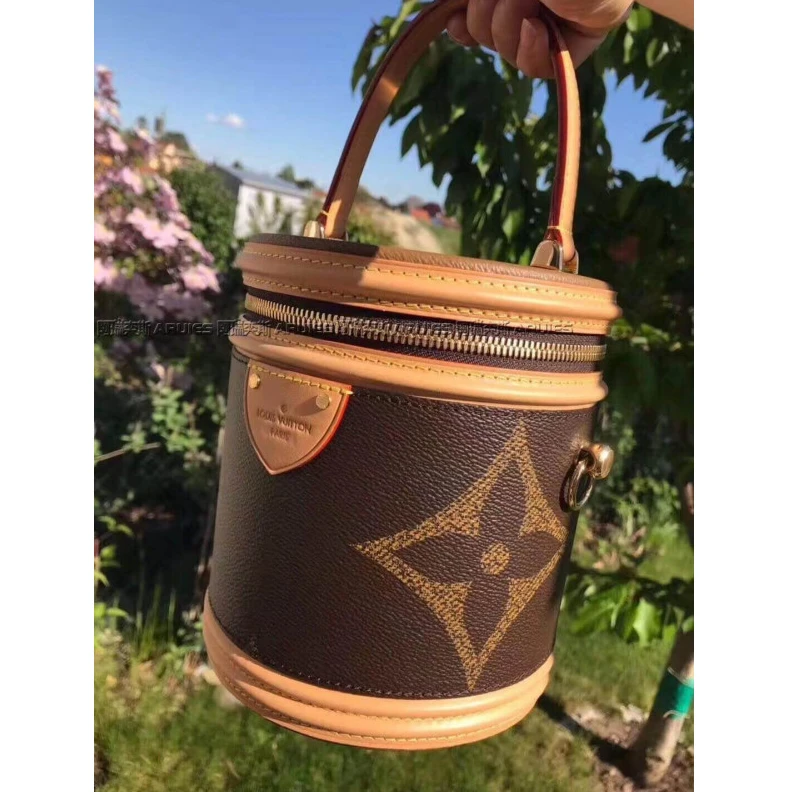 Louis vuitton locations Microfibe Louis Vuitton Monogram Giant Canvas Cannes