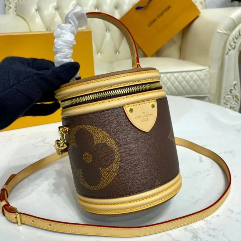 Louis vuitton locations Microfibe Louis Vuitton Monogram Giant Canvas Cannes