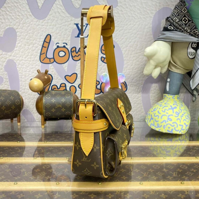 Mythick.ru 30 x 19 x LV Monogram Hudson PM