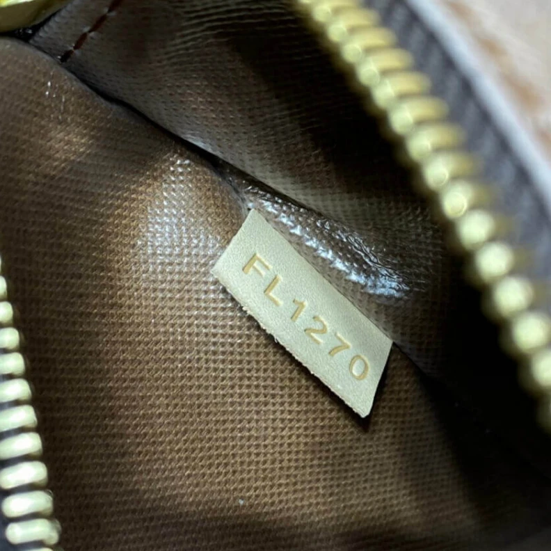 Replica bags 22.5 x 14 LV Monogram King Size Toiletry Bag