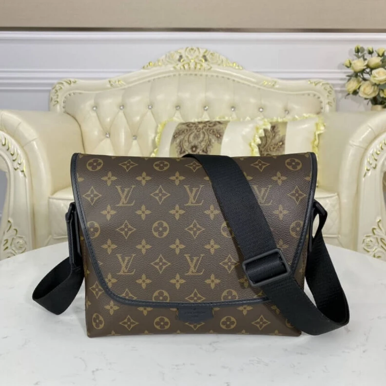 Replica bag Inside fl Louis Vuitton Monogram Magnetic Messenger