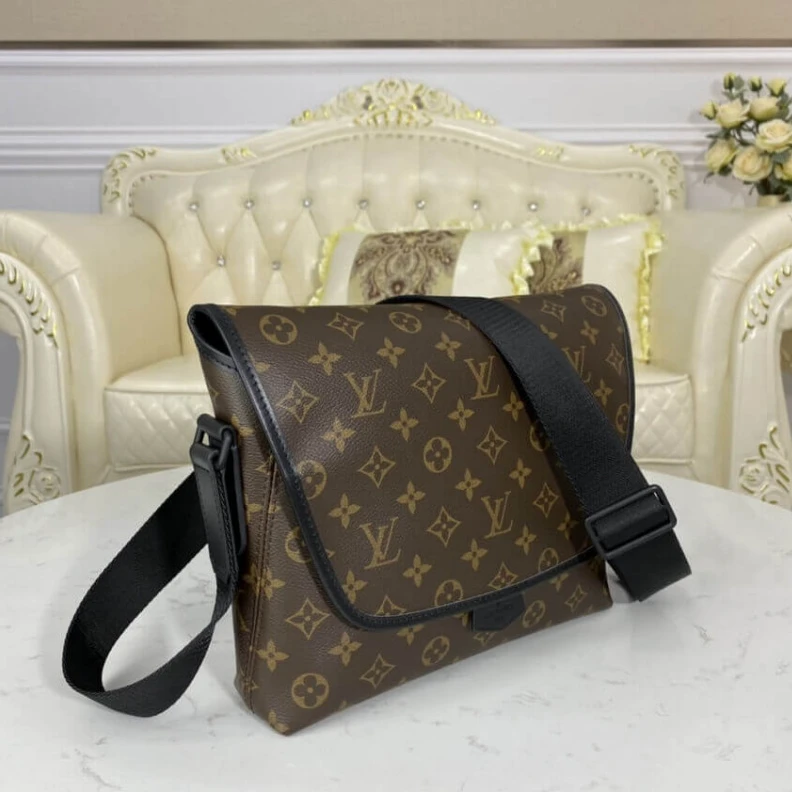 Replica bag Inside fl Louis Vuitton Monogram Magnetic Messenger