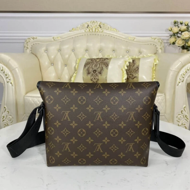 Replica bag Inside fl Louis Vuitton Monogram Magnetic Messenger