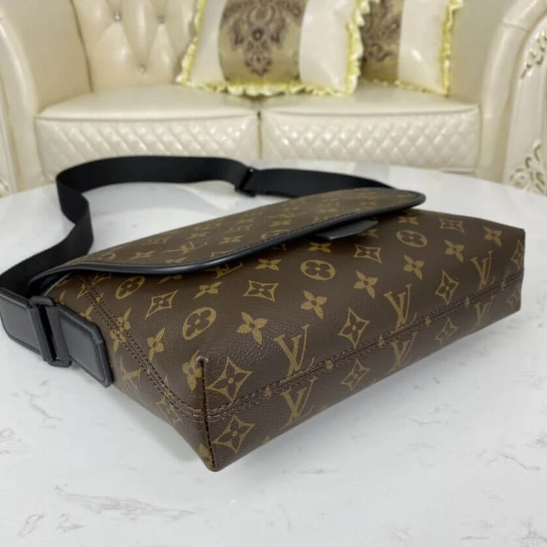 Replica bag Inside fl Louis Vuitton Monogram Magnetic Messenger