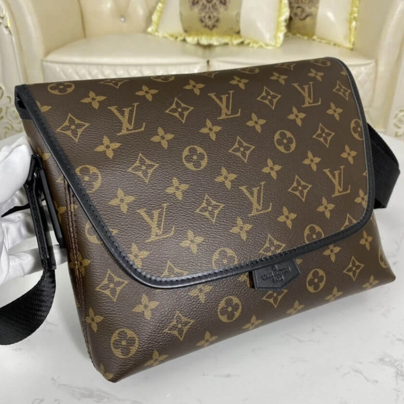 Replica bag Inside fl Louis Vuitton Monogram Magnetic Messenger