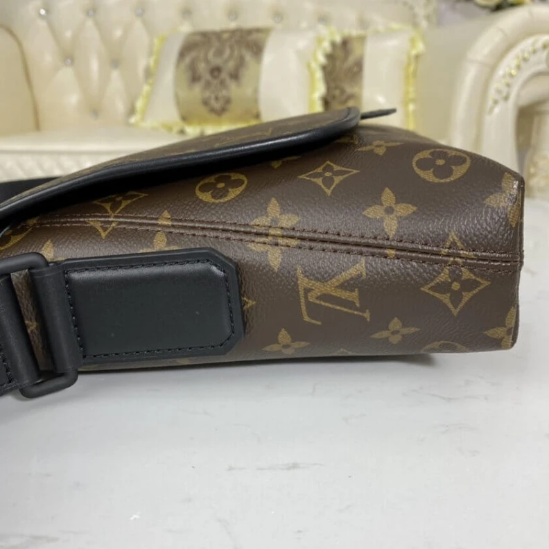 Replica bag Inside fl Louis Vuitton Monogram Magnetic Messenger