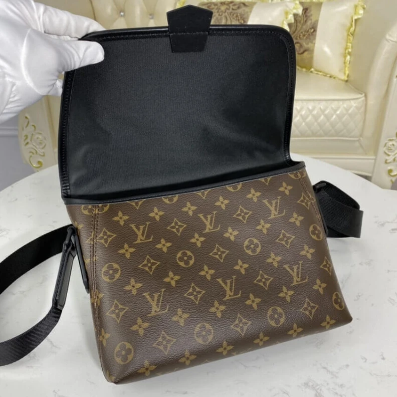 Replica bag Inside fl Louis Vuitton Monogram Magnetic Messenger