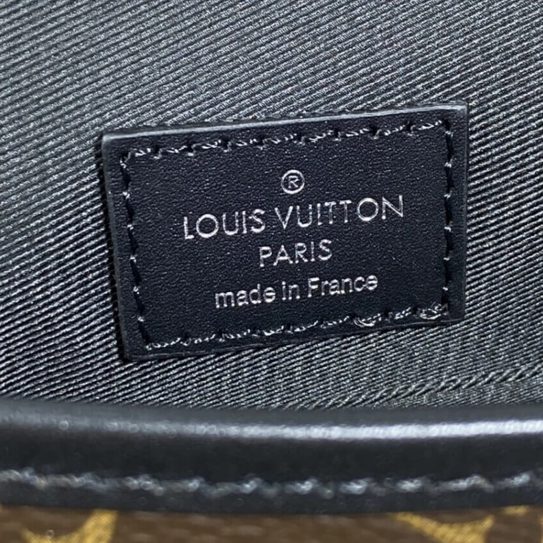 Replica bag Inside fl Louis Vuitton Monogram Magnetic Messenger