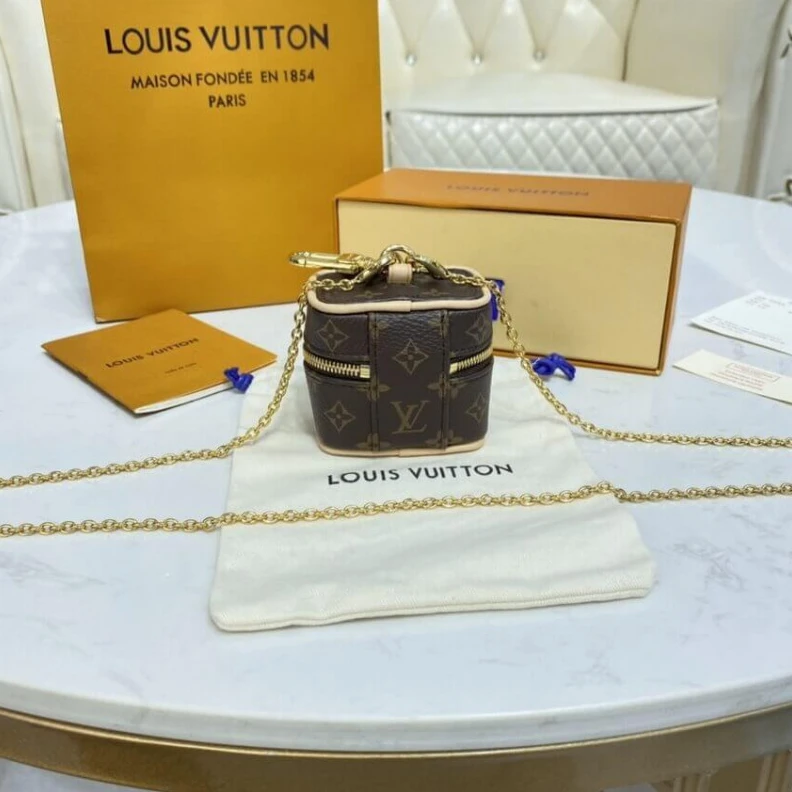 Mythick ru Louis Vuitton Monogram Mini Toiletry Pouch