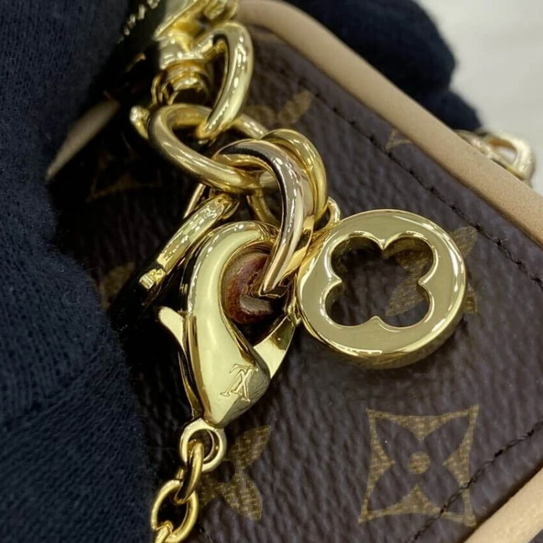 Mythick ru Louis Vuitton Monogram Mini Toiletry Pouch