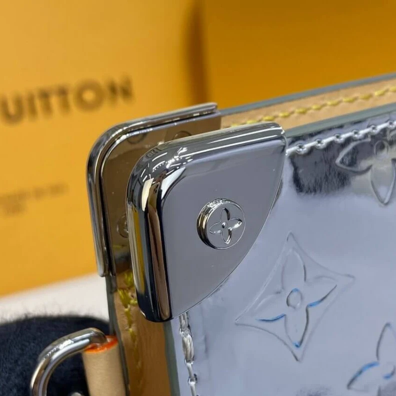 Mythick.ru The compac Louis Vuitton Monogram Mirror Trunk Pouch