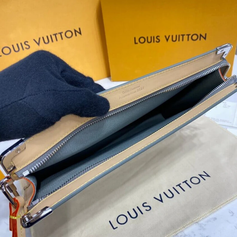 Mythick.ru The compac Louis Vuitton Monogram Mirror Trunk Pouch