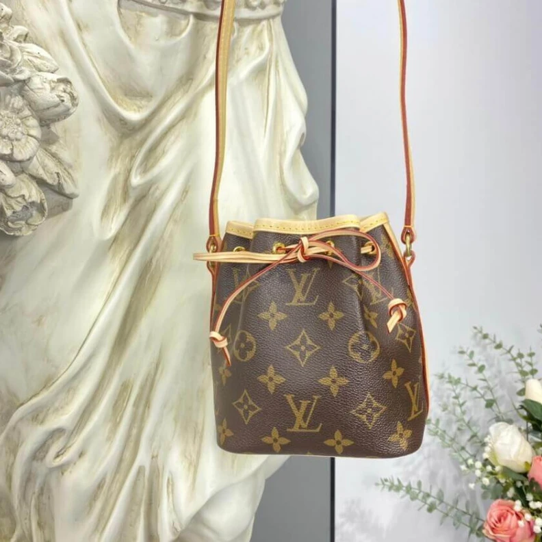 Replica bag Strap: No Louis Vuitton Monogram Nano Noe