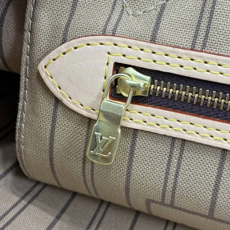 Mythick ru Flat, tex Louis Vuitton Monogram Neverfull PM Beige