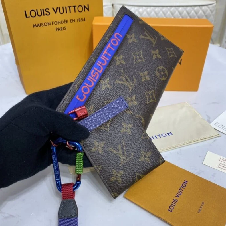 Mythick.ru This styli Louis Vuitton Monogram Outdoor Ribbon Pouch