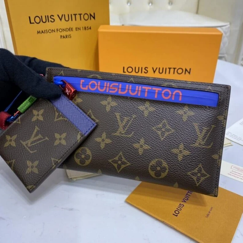 Mythick.ru This styli Louis Vuitton Monogram Outdoor Ribbon Pouch