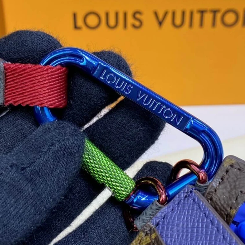 Mythick.ru This styli Louis Vuitton Monogram Outdoor Ribbon Pouch