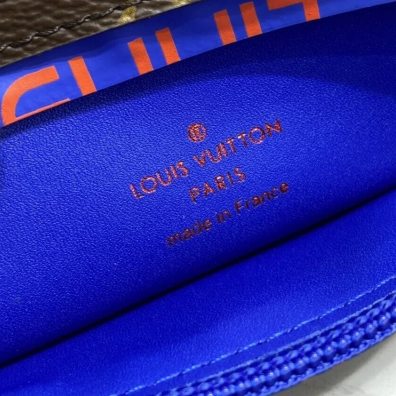 Mythick.ru This styli Louis Vuitton Monogram Outdoor Ribbon Pouch