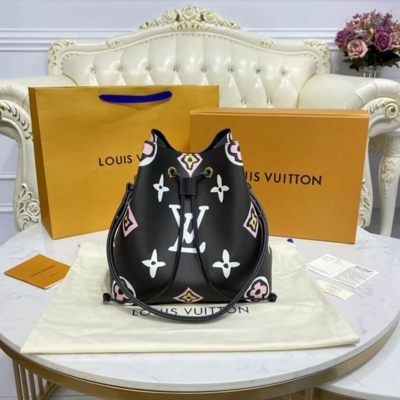 Mythick ru Drawstrin Louis Vuitton Monogram Pattern Néonoé MM Black