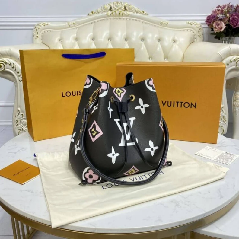 Mythick ru Drawstrin Louis Vuitton Monogram Pattern Néonoé MM Black