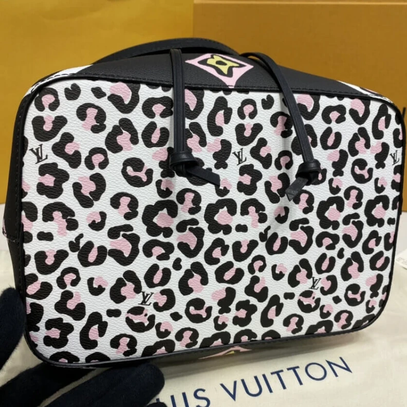 Mythick ru Drawstrin Louis Vuitton Monogram Pattern Néonoé MM Black