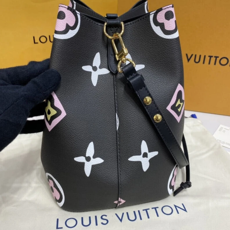 Mythick ru Drawstrin Louis Vuitton Monogram Pattern Néonoé MM Black