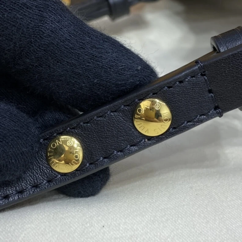 Mythick ru Drawstrin Louis Vuitton Monogram Pattern Néonoé MM Black