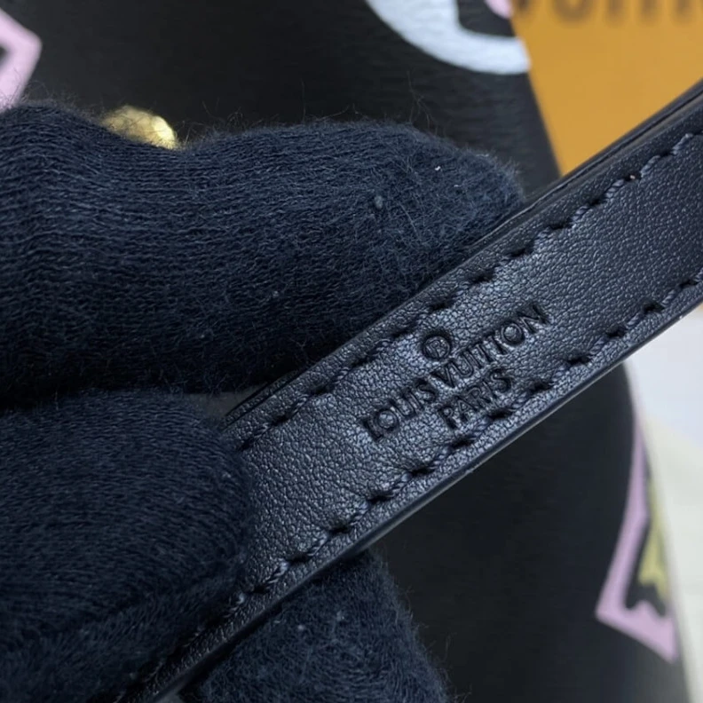 Mythick ru Drawstrin Louis Vuitton Monogram Pattern Néonoé MM Black