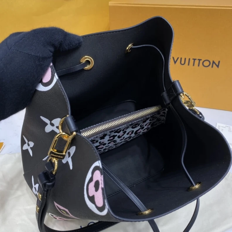 Mythick ru Drawstrin Louis Vuitton Monogram Pattern Néonoé MM Black