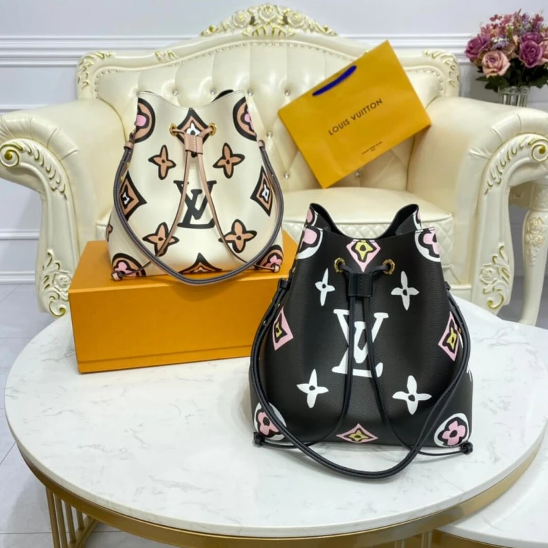 Mythick ru Drawstrin Louis Vuitton Monogram Pattern Néonoé MM Black
