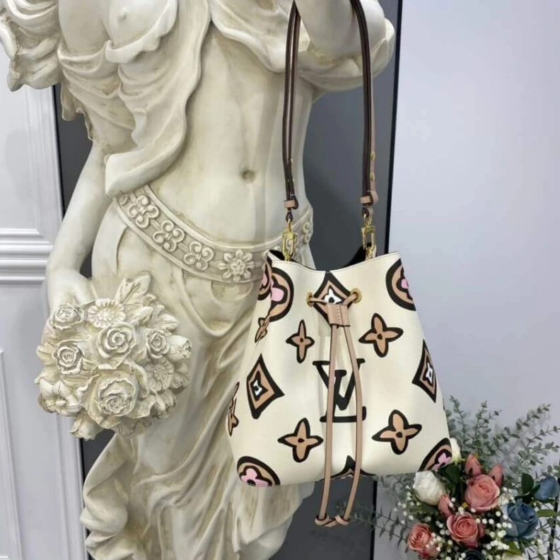 Mythick ru Zipped ce Louis Vuitton Monogram Pattern Néonoé MM Cream