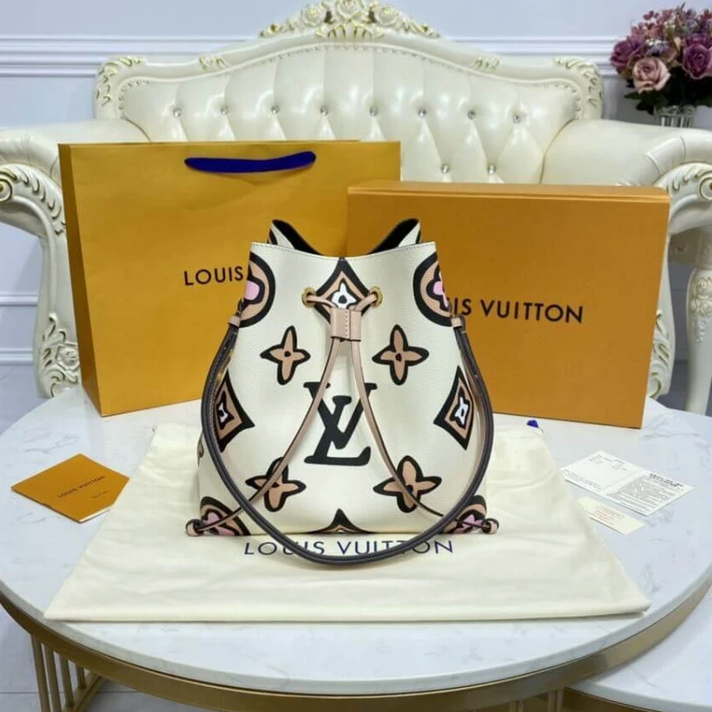 Mythick ru Zipped ce Louis Vuitton Monogram Pattern Néonoé MM Cream