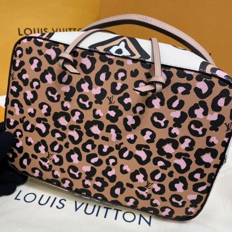 Mythick ru Zipped ce Louis Vuitton Monogram Pattern Néonoé MM Cream