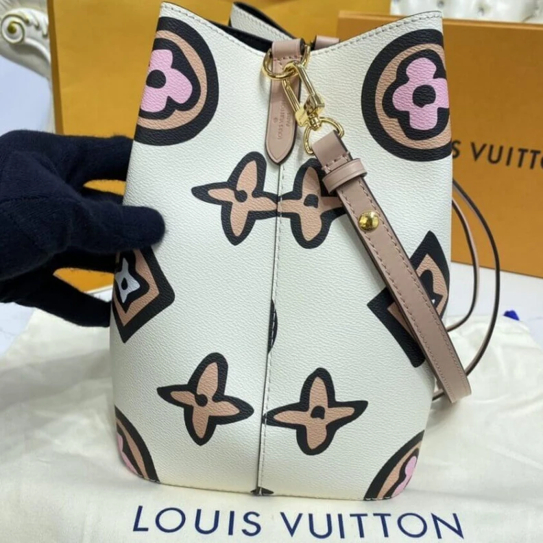 Mythick ru Zipped ce Louis Vuitton Monogram Pattern Néonoé MM Cream