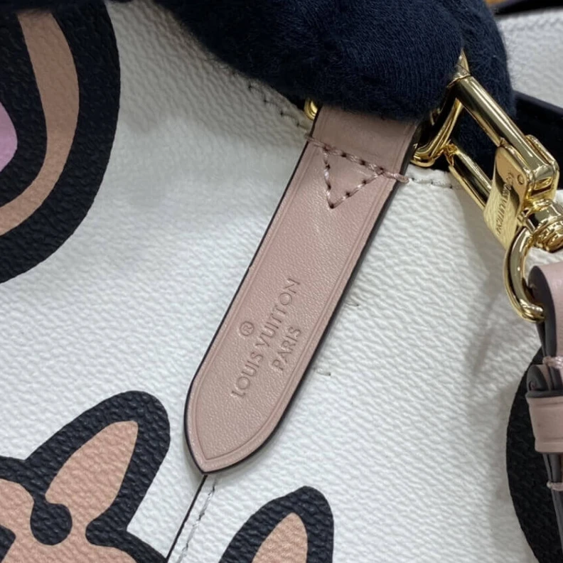 Mythick ru Zipped ce Louis Vuitton Monogram Pattern Néonoé MM Cream