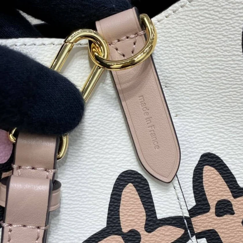 Mythick ru Zipped ce Louis Vuitton Monogram Pattern Néonoé MM Cream