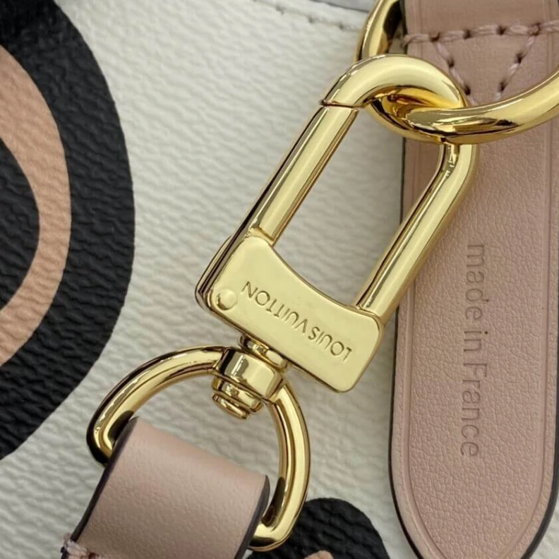 Mythick ru Zipped ce Louis Vuitton Monogram Pattern Néonoé MM Cream