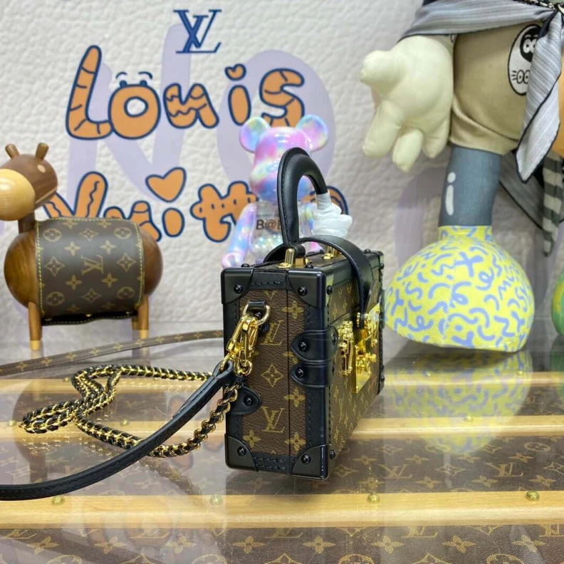 Top lv Magnetic Louis Vuitton Monogram Petite Malle Capitale
