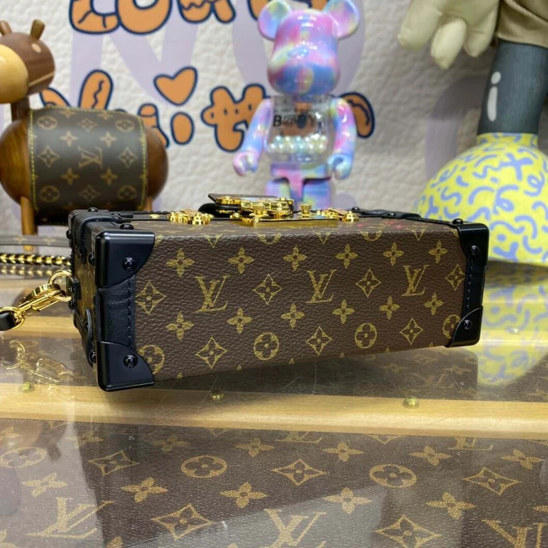Top lv Magnetic Louis Vuitton Monogram Petite Malle Capitale
