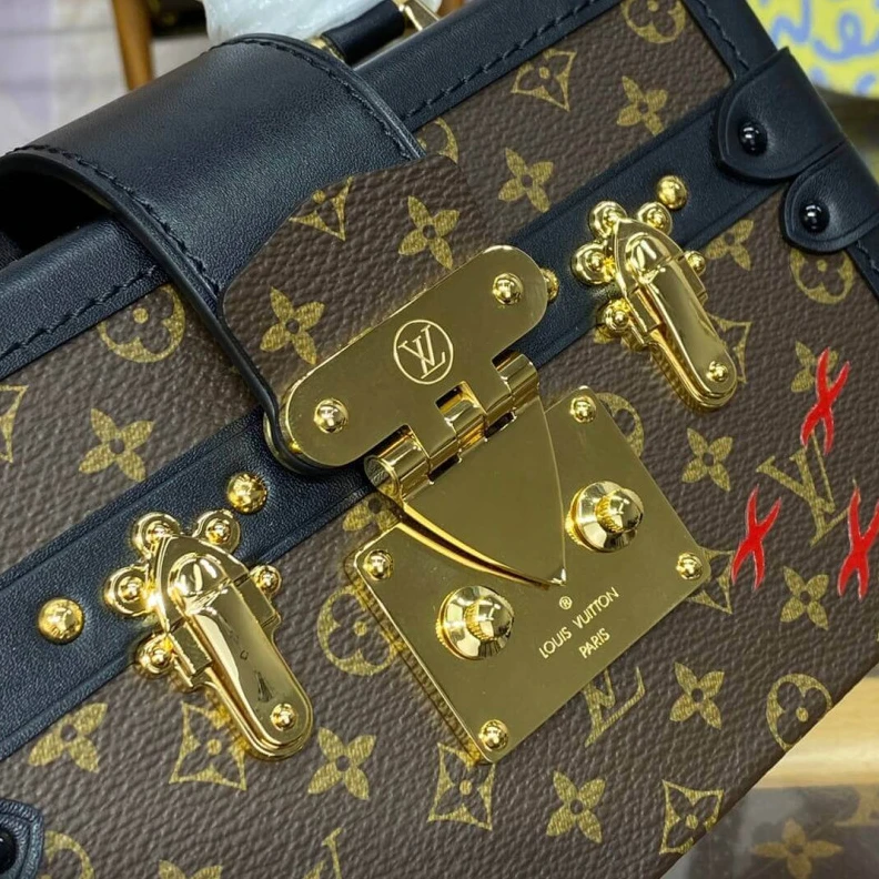 Top lv Magnetic Louis Vuitton Monogram Petite Malle Capitale