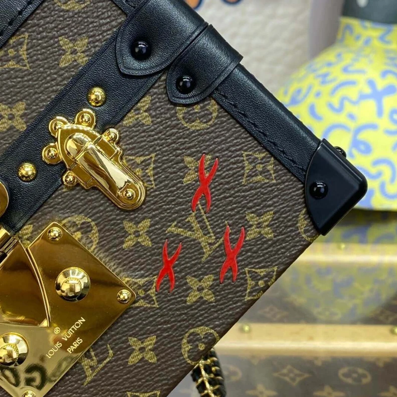 Top lv Magnetic Louis Vuitton Monogram Petite Malle Capitale