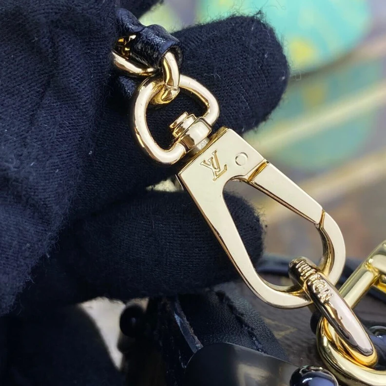 Top lv Magnetic Louis Vuitton Monogram Petite Malle Capitale