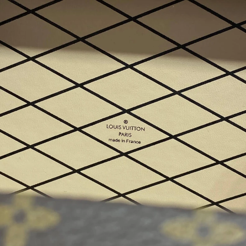 Top lv Magnetic Louis Vuitton Monogram Petite Malle Capitale