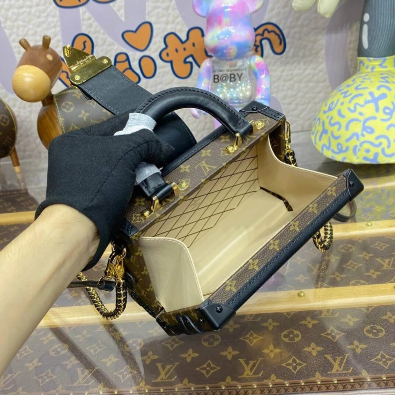 Top lv Magnetic Louis Vuitton Monogram Petite Malle Capitale