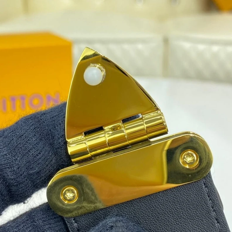 Replica bags lv Strap dro Louis Vuitton Monogram Petite Malle Gold Hardware