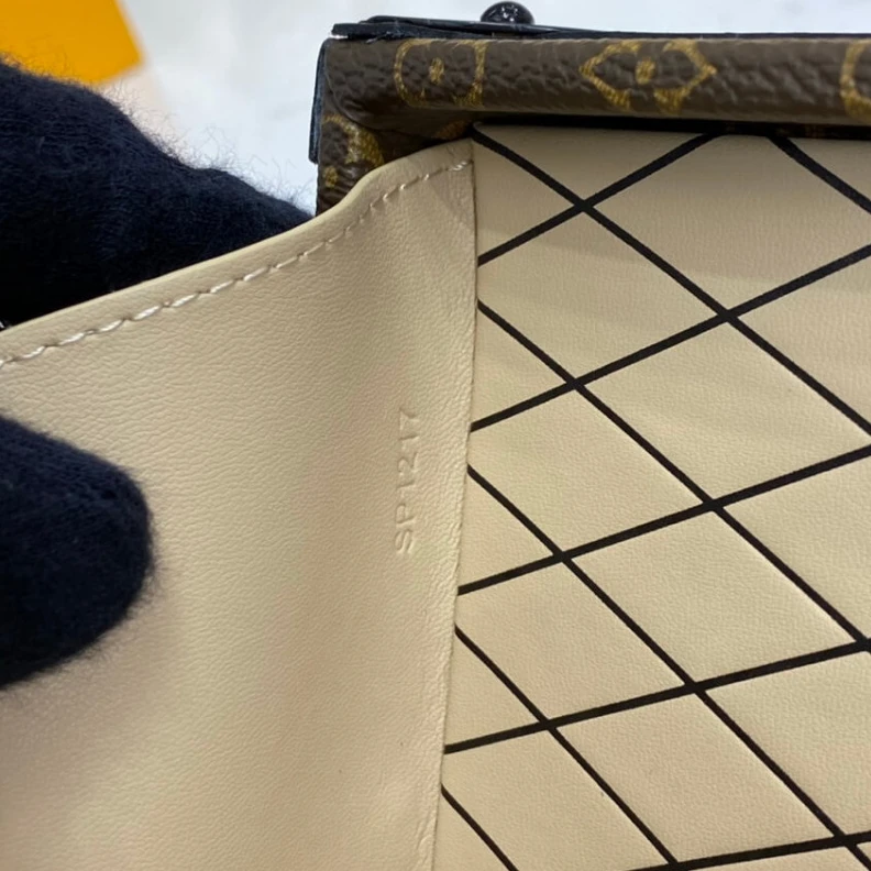 Replica bags lv Strap dro Louis Vuitton Monogram Petite Malle Gold Hardware